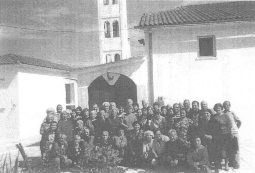 Посещение на потомци на башклисенци в с. Протоклиси през 2001 година
